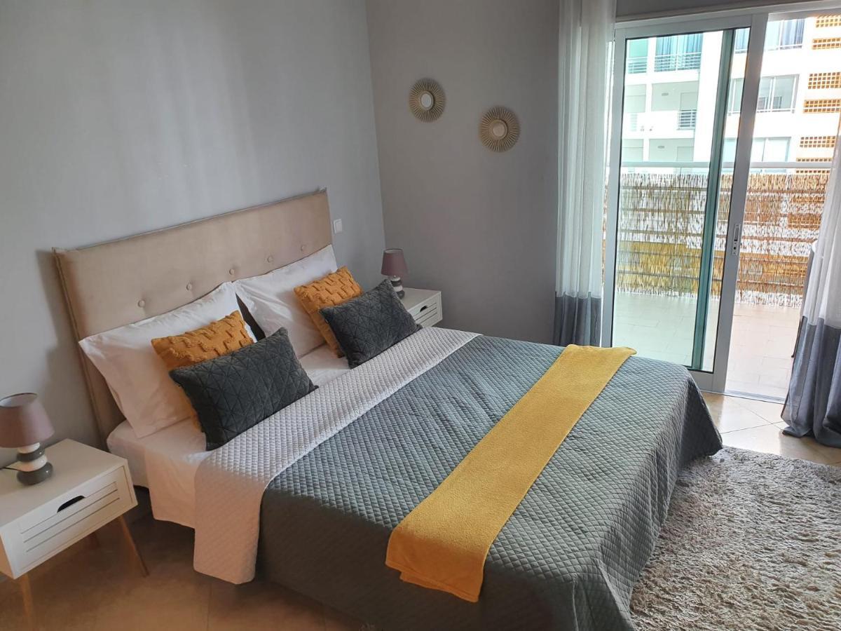 Casa Mar da Rocha em Portimão com piscina e BBQ Apartamento Exterior foto